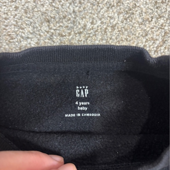 Baby GAP Crewneck Sweatshirt size 4 fleece lined embroidered black - Picture 3 of 3